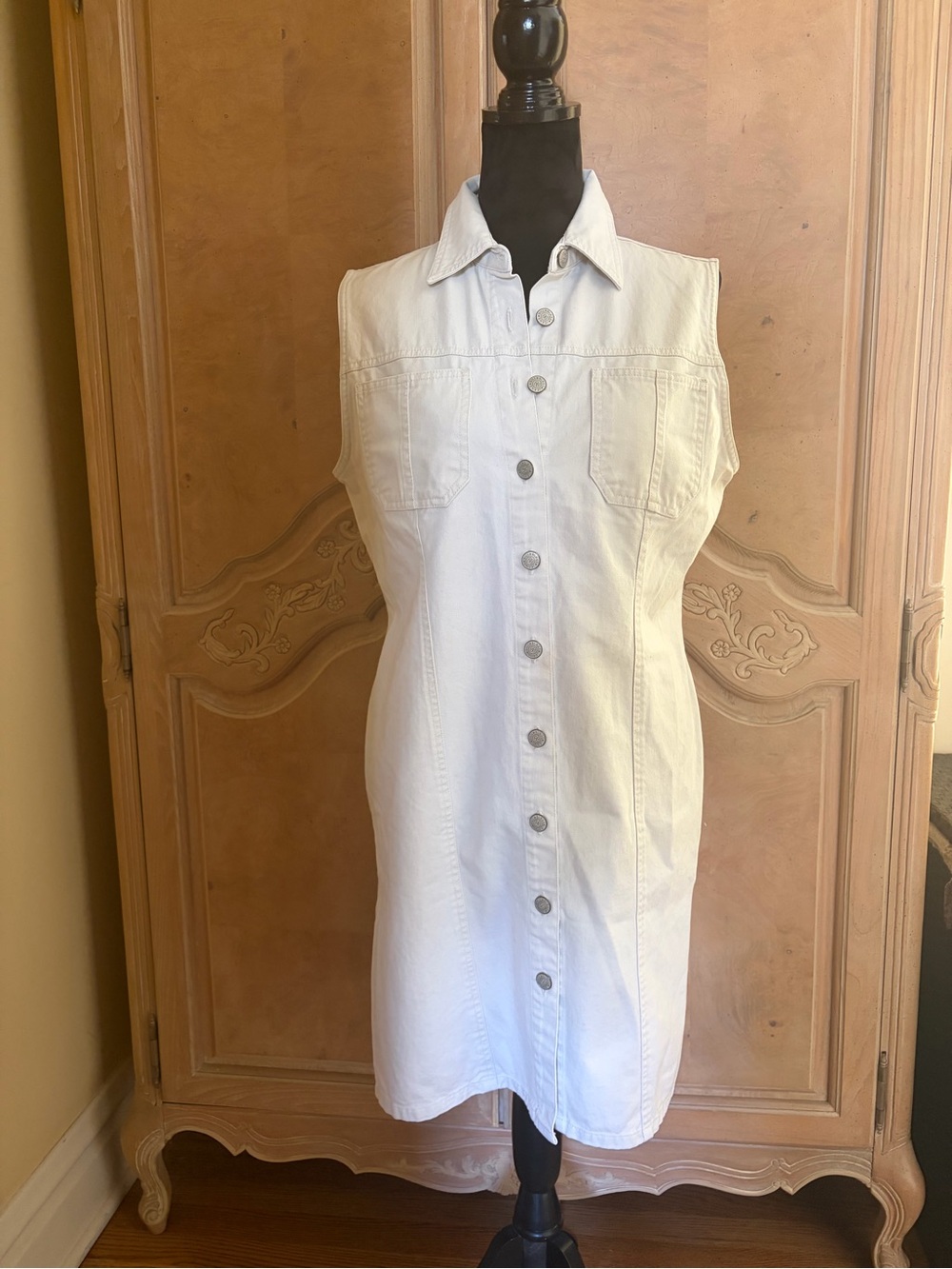 Bill Blass cream denim / Cotton sleeveless dress, button downs.
